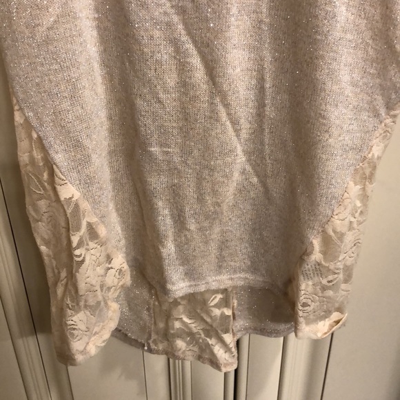 Phopsody Top with Floral Lace Detail - Picture 4 of 11